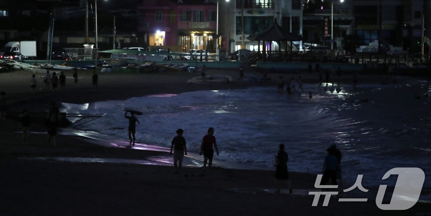 본문 이미지 - 제주 해수욕장의 저녁(자료사진)/뉴스1