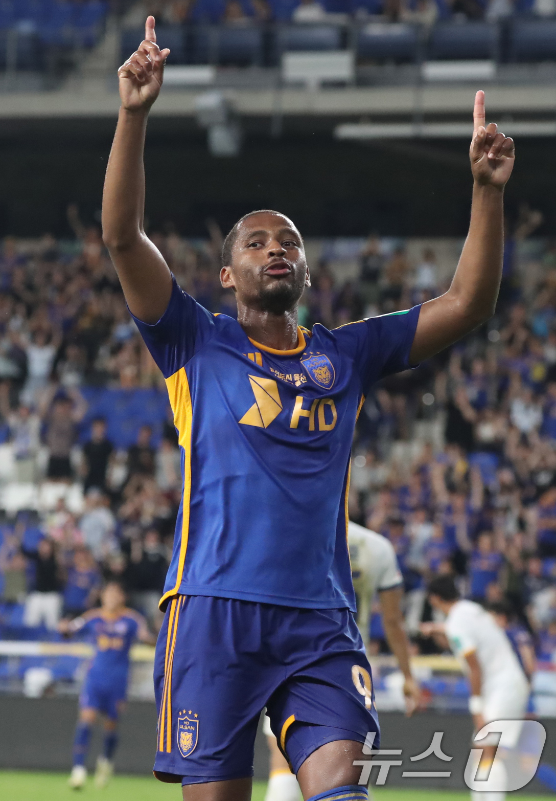 (울산=뉴스1) 조민주 기자 = 28일 오후 울산 문수축구경기장에서 열린 프로축구 '2024 하나은행 코리아컵' 4강 2차전 울산 HD와 광주 FC의 경기에서 울산 마테우스가 골을 …