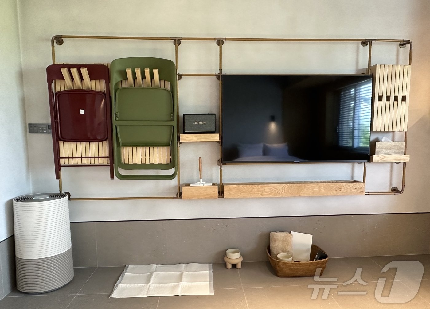 본문 이미지 - 객실에 설치된 디스플레이 유닛ⓒ News1 윤슬빈 기자