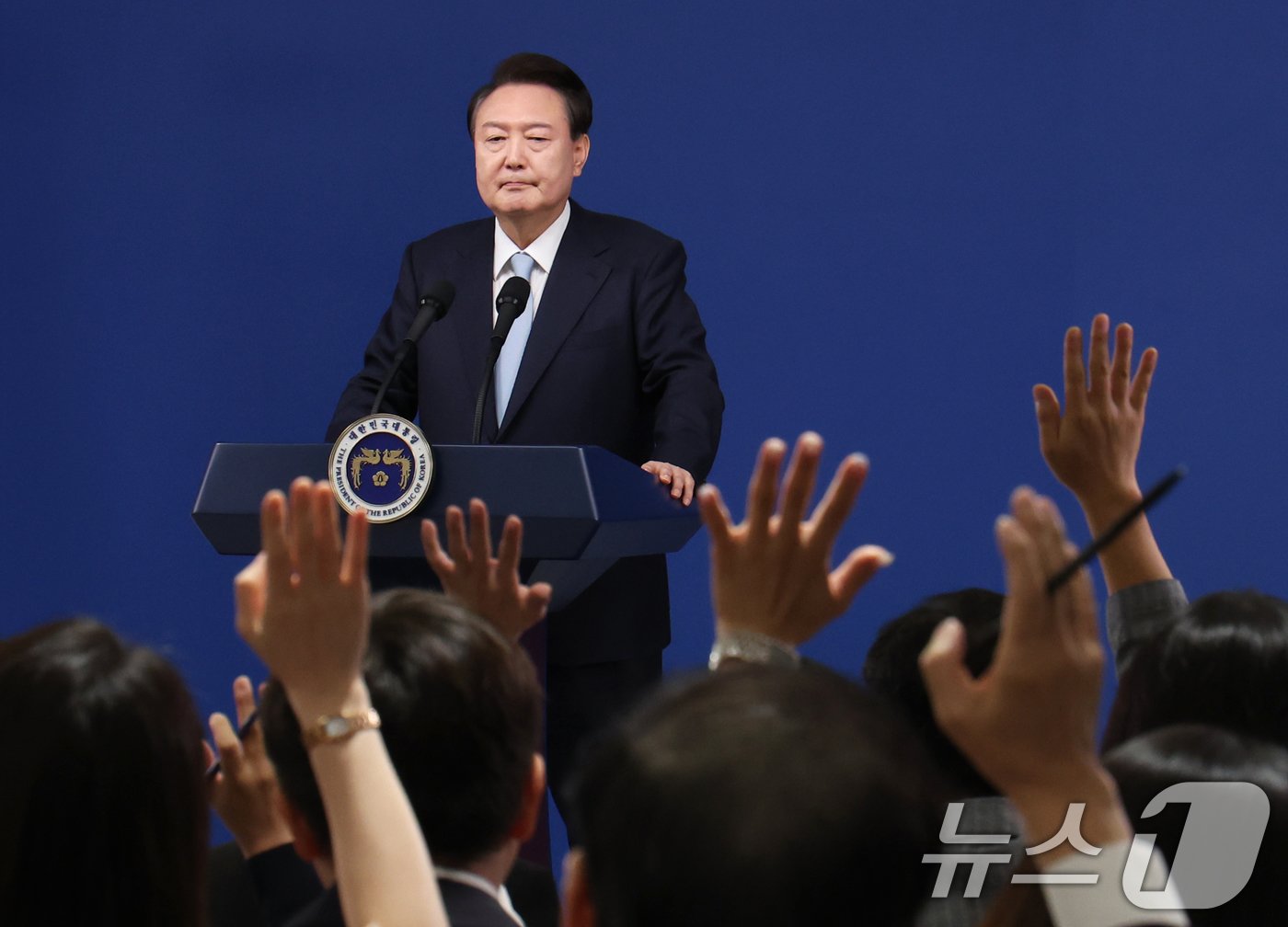 본문 이미지 - 윤석열 대통령이 29일 서울 용산 대통령실청사 브리핑룸에서 열린 국정브리핑 및 기자회견에서 취재진의 질문을 받고 있다. 2024.8.29/뉴스1 ⓒ News1 송원영 기자