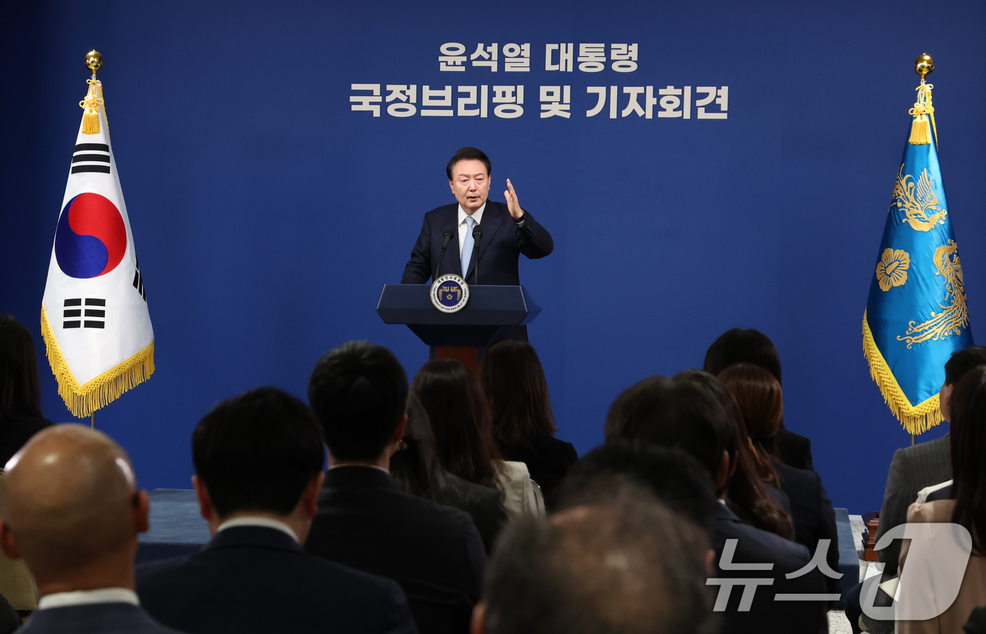 (서울=뉴스1) 송원영 기자 = 윤석열 대통령이 29일 서울 용산 대통령실청사 브리핑룸에서 열린 국정브리핑 및 기자회견에서 취재진의 질문에 답하고 있다. 2024.8.29/뉴스1