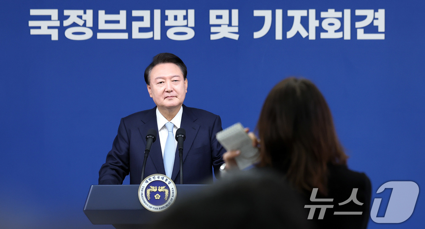 (서울=뉴스1) 박지혜 기자 = 윤석열 대통령이 29일 서울 용산 대통령실청사 브리핑룸에서 열린 국정브리핑 및 기자회견에서 취재진의 질문을 받고 있다. 2024.8.29/뉴스1