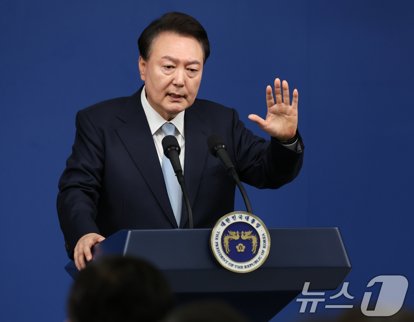 (서울=뉴스1) 송원영 기자 = 윤석열 대통령이 29일 서울 용산 대통령실청사 브리핑룸에서 열린 국정브리핑 및 기자회견에서 취재진의 질문에 답변을 하고 있다. 2024.8.29/뉴 …