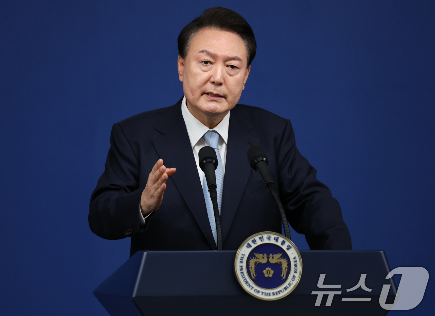 (서울=뉴스1) 송원영 기자 = 윤석열 대통령이 29일 서울 용산 대통령실청사 브리핑룸에서 열린 국정브리핑 및 기자회견에서 취재진의 질문에 답하고 있다. 2024.8.29/뉴스1