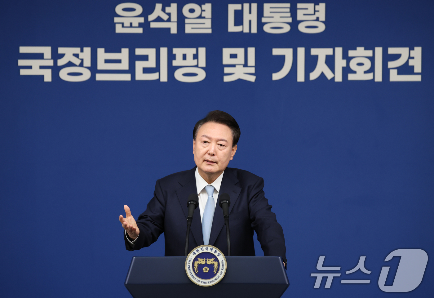 (서울=뉴스1) 송원영 기자 = 윤석열 대통령이 29일 서울 용산 대통령실청사 브리핑룸에서 열린 국정브리핑 및 기자회견에서 취재진의 질문에 답하고 있다. 2024.8.29/뉴스1