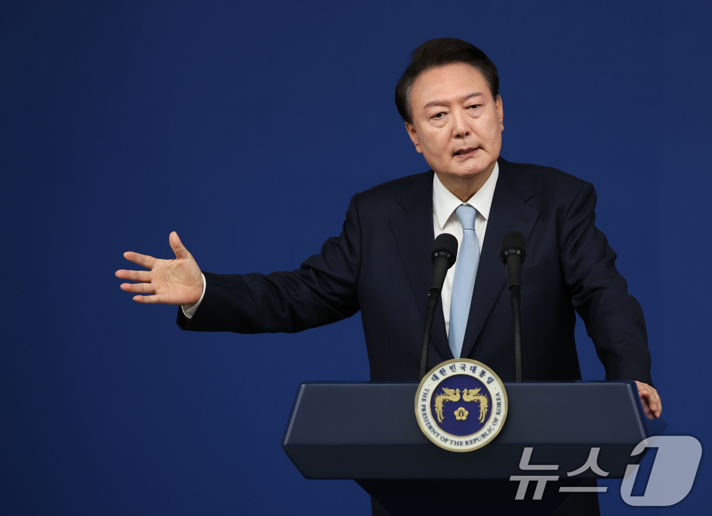 (서울=뉴스1) 송원영 기자 = 윤석열 대통령이 29일 서울 용산 대통령실청사 브리핑룸에서 열린 국정브리핑 및 기자회견에서 취재진의 질문에 답하고 있다. 2024.8.29/뉴스1