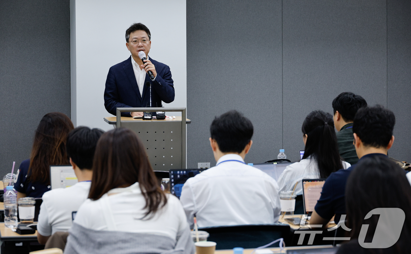 (인천=뉴스1) 안은나 기자 = 박정하 국민의힘 당대표 비서실장이 29일 오후 인천 중구 인천국제공항공사 인재개발원에서 2024 국민의힘 국회의원 연찬회가 진행중인 가운데 이재명 …