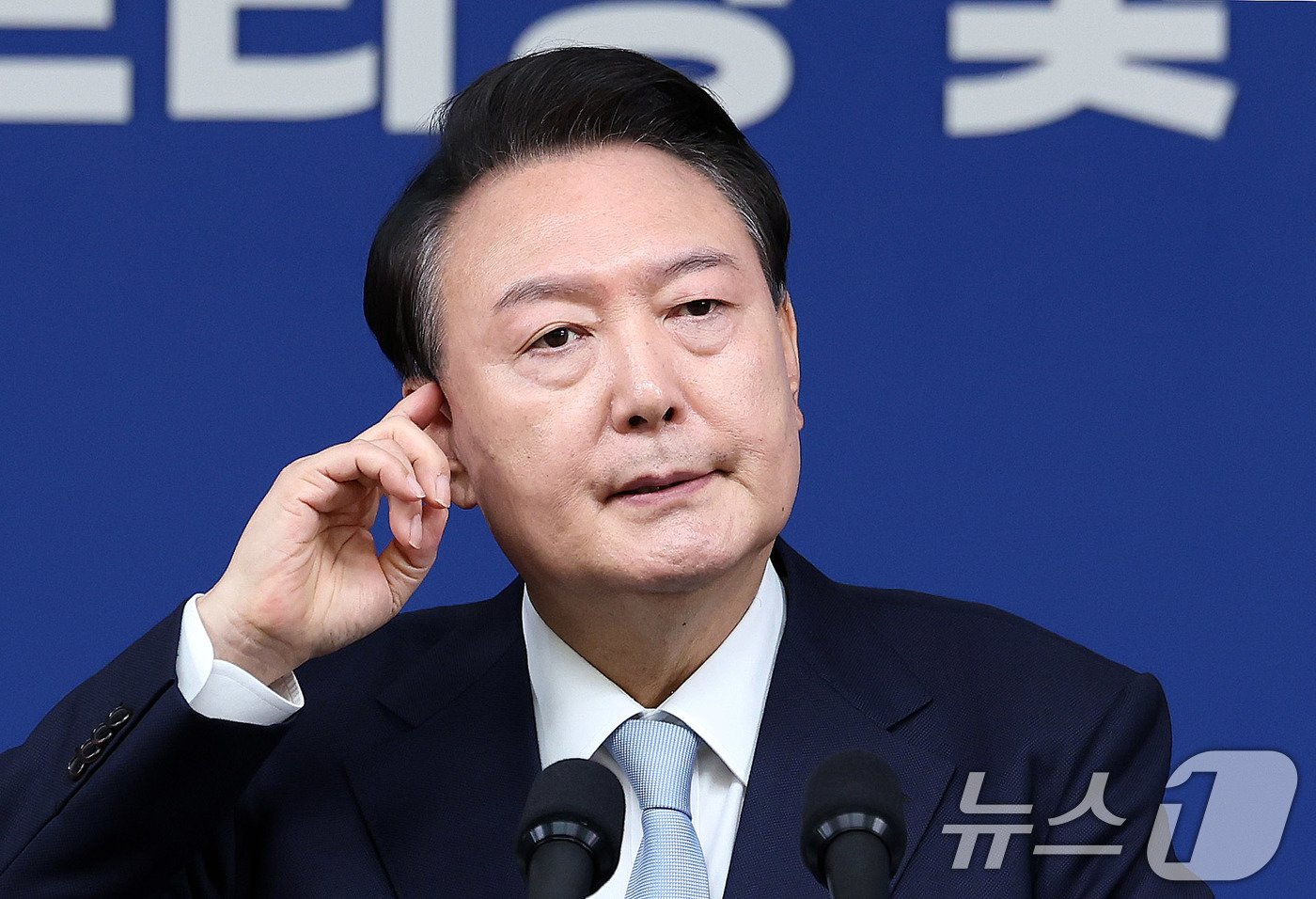 본문 이미지 - 윤석열 대통령이 29일 서울 용산 대통령실청사 브리핑룸에서 열린 국정브리핑 및 기자회견에서 취재진의 질문에 답하고 있다. 2024.8.29/뉴스1 ⓒ News1 박지혜 기자