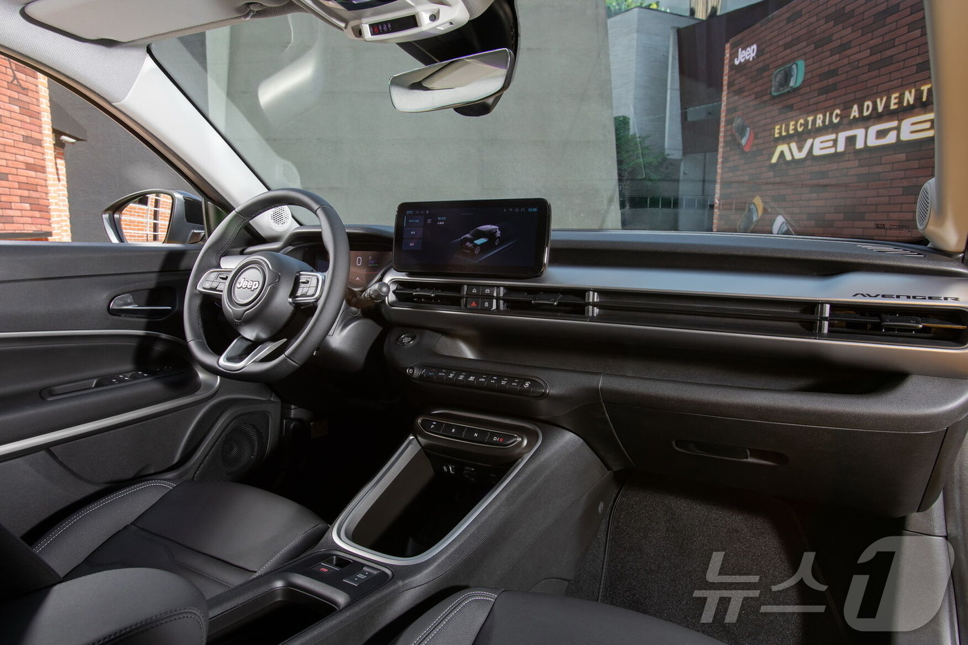 본문 이미지 - 지프 어벤저의 실내 모습.(스텔란티스코리아 제공) 