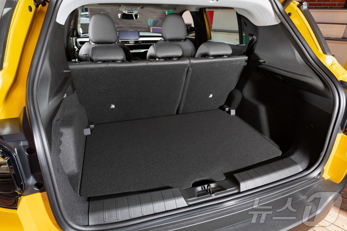 본문 이미지 -  지프 어벤저의 트렁크.(스텔란티스코리아 제공)