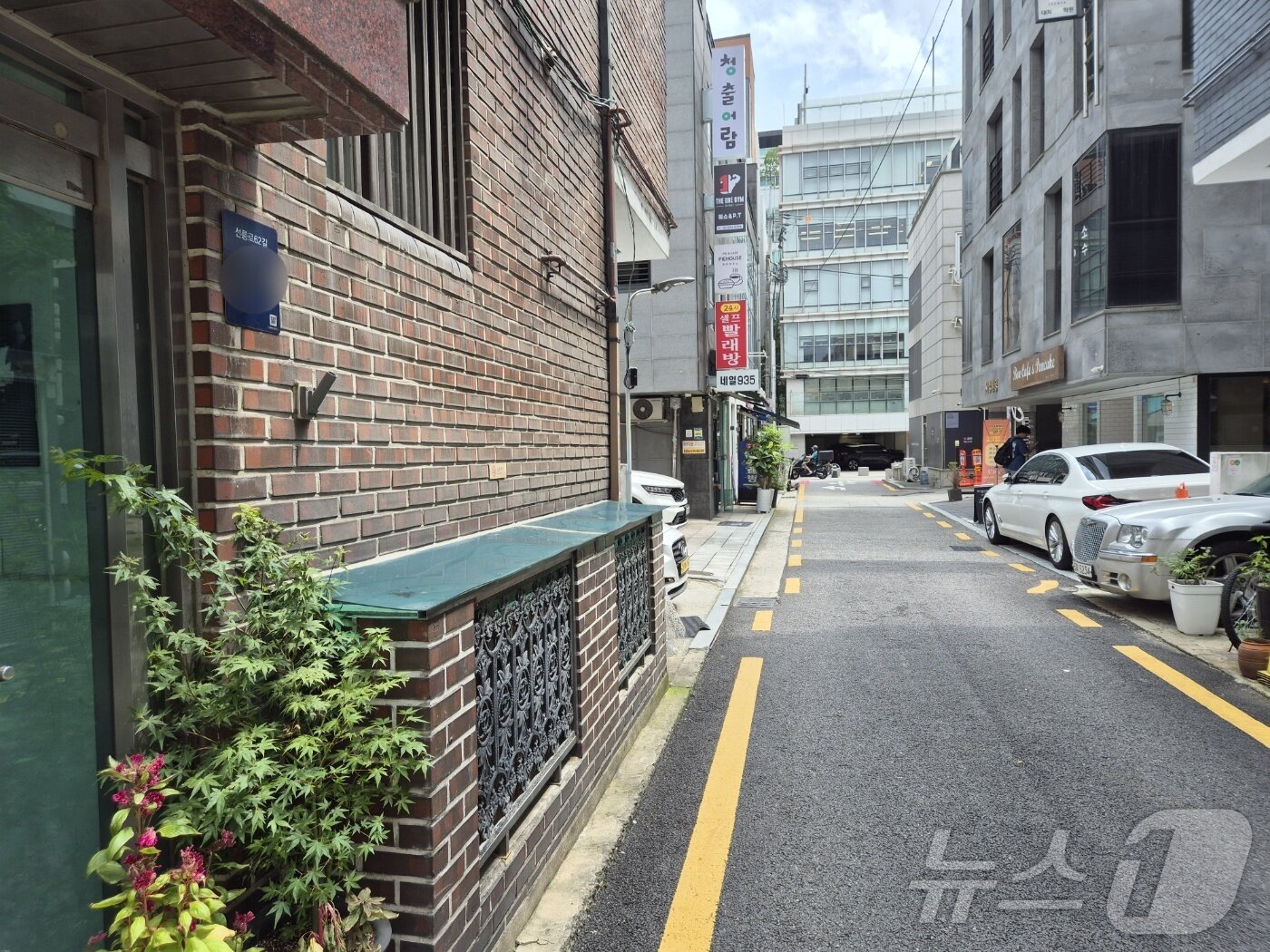 본문 이미지 - 서울 강남구 대치2동의 한 다세대주택 반지하 방 모습. ⓒ 뉴스1