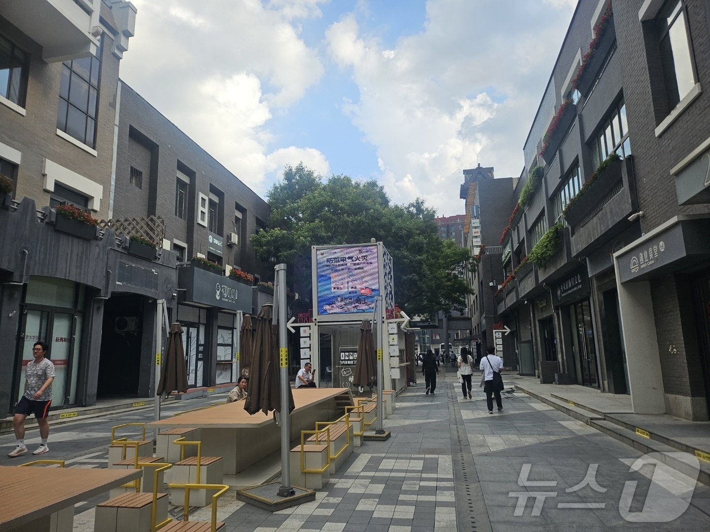 본문 이미지 -  중국판 실리콘 밸리 '중관촌' 창업거리 일대. 2024.07.31. 오현주 기자