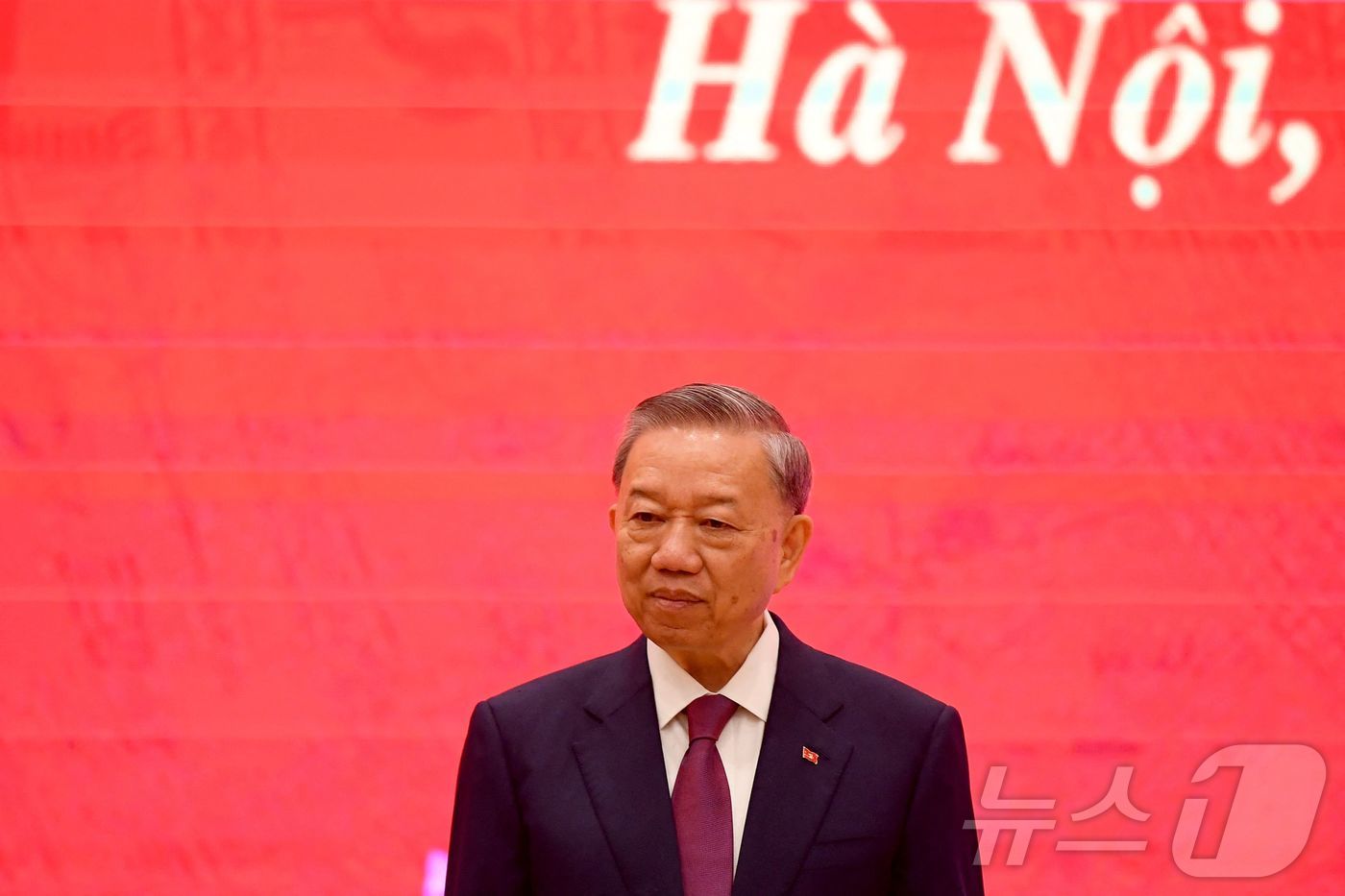 (하노이 AFP=뉴스1) 강민경기자 = 서거한 응우옌 푸 쫑의 후임으로 베트남 권력 서열 1위 공산당 서기장에 오른 또 람 국가주석이 3일 하노이 국립컨벤션센터에서 기자회견을 하고 …