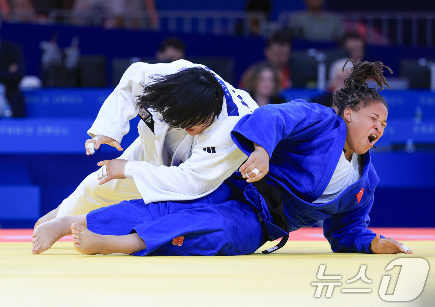 (파리(프랑스)=뉴스1) 박정호 기자 = 대한민국 유도대표팀 김하윤 선수가 3일 오후(한국시간) 프랑스 파리 샹 드 마르스 아레나에서 진행된 파리올림픽 유도 혼성 단체 토너먼트 1 …