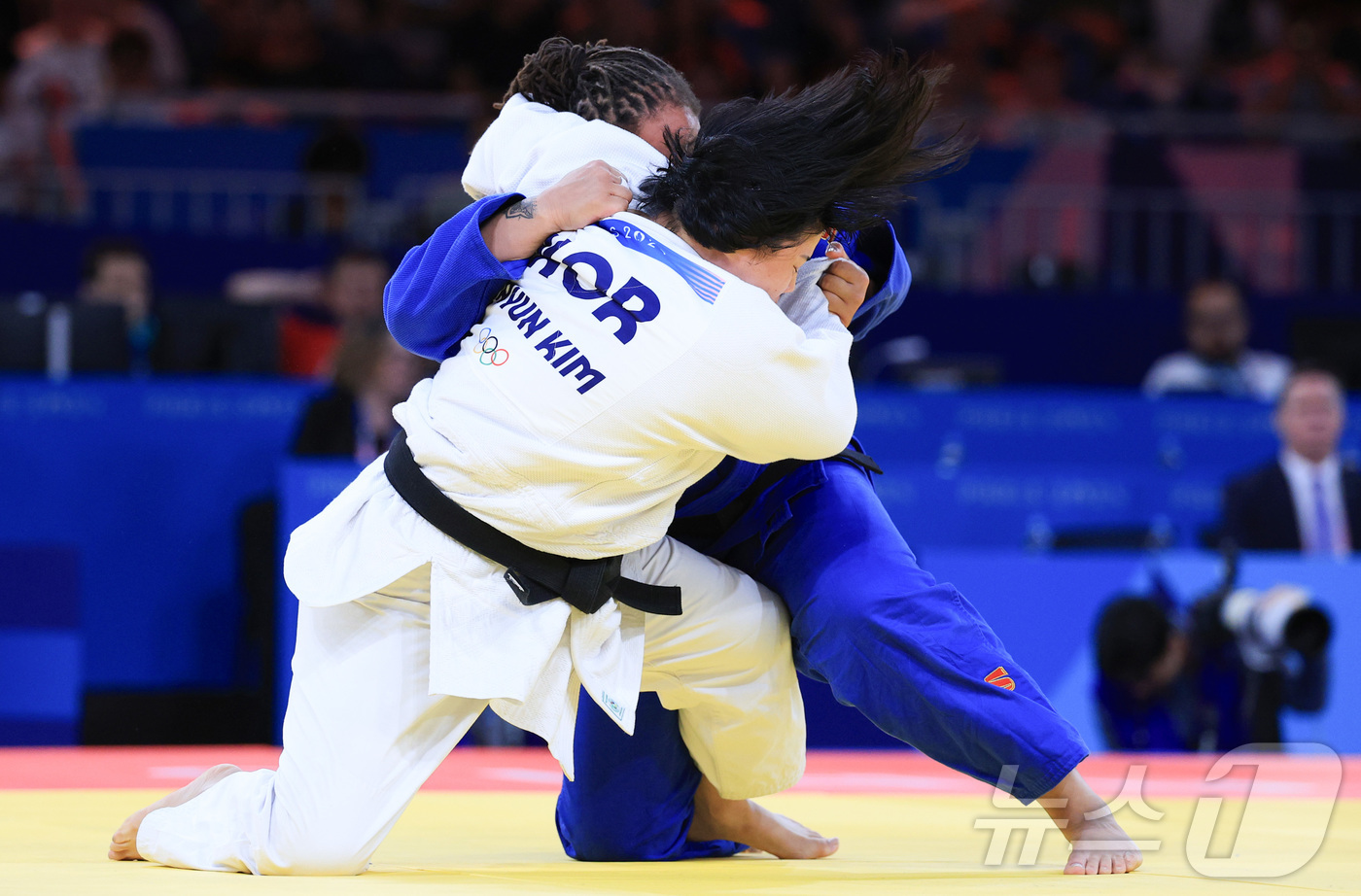 (파리(프랑스)=뉴스1) 박정호 기자 = 대한민국 유도대표팀 김하윤 선수가 3일 오후(한국시간) 프랑스 파리 샹 드 마르스 아레나에서 진행된 파리올림픽 유도 혼성 단체 토너먼트 1 …