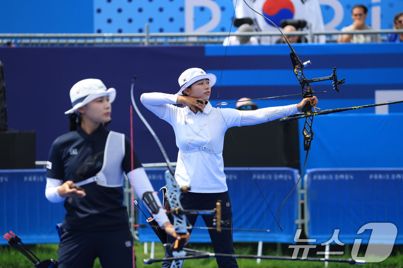 임시현이 3일&#40;한국시간&#41; 열린 전훈영과의 4강전에서 활을 쏘고 있다. ⓒ News1 박정호 기자