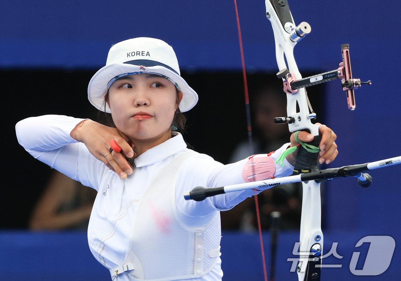 대한민국 양궁 대표팀 남수현 선수가 3일 오후&#40;한국시간&#41; 프랑스 파리 앵발리드에서 진행된 양궁 여자 개인 4강 프랑스 리사 바르블랭과의 경기에서 활시위를 당기고 있다. 2024.8.3/뉴스1 ⓒ News1 박정호 기자