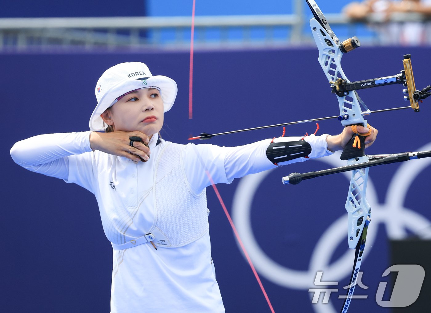 대한민국 양궁 대표팀 전훈영 선수가 3일 오후&#40;한국시간&#41; 프랑스 파리 앵발리드에서 진행된 양궁 여자 개인 동메달 결정전 프랑스 리사 바르블랭과의 경기에서 활시위를 당기고 있다. 2024.8.3/뉴스1 ⓒ News1 박정호 기자