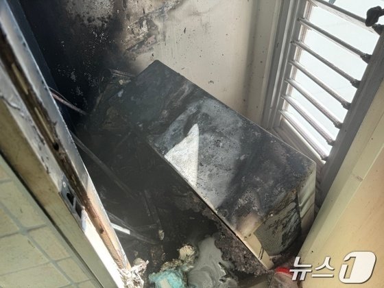 본문 이미지 - 31일 오전 9시21분 부산 수영구 아파트 화재현장(부산소방재난본부 제공)