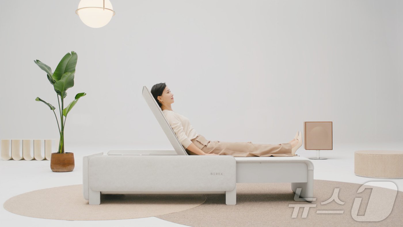 본문 이미지 - 코웨이의 비렉스 리클라이닝 안마베드·척추베드.(코웨이 제공)