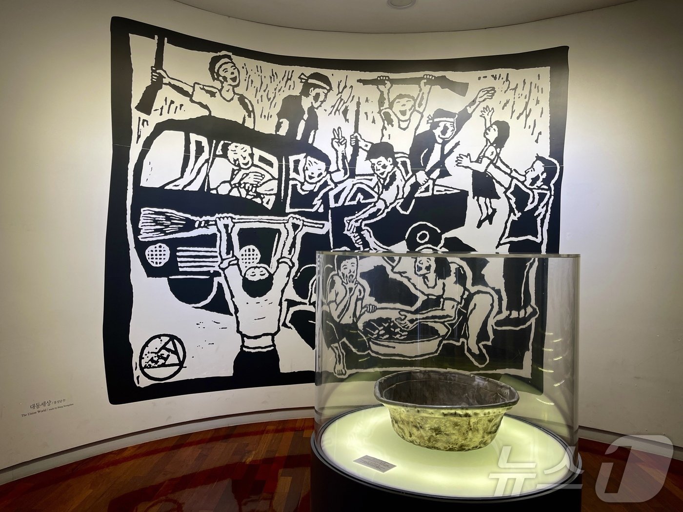 본문 이미지 - 5·18민주광장에서 본 전일빌딩245&#40;한국관광공사 제공&#41;