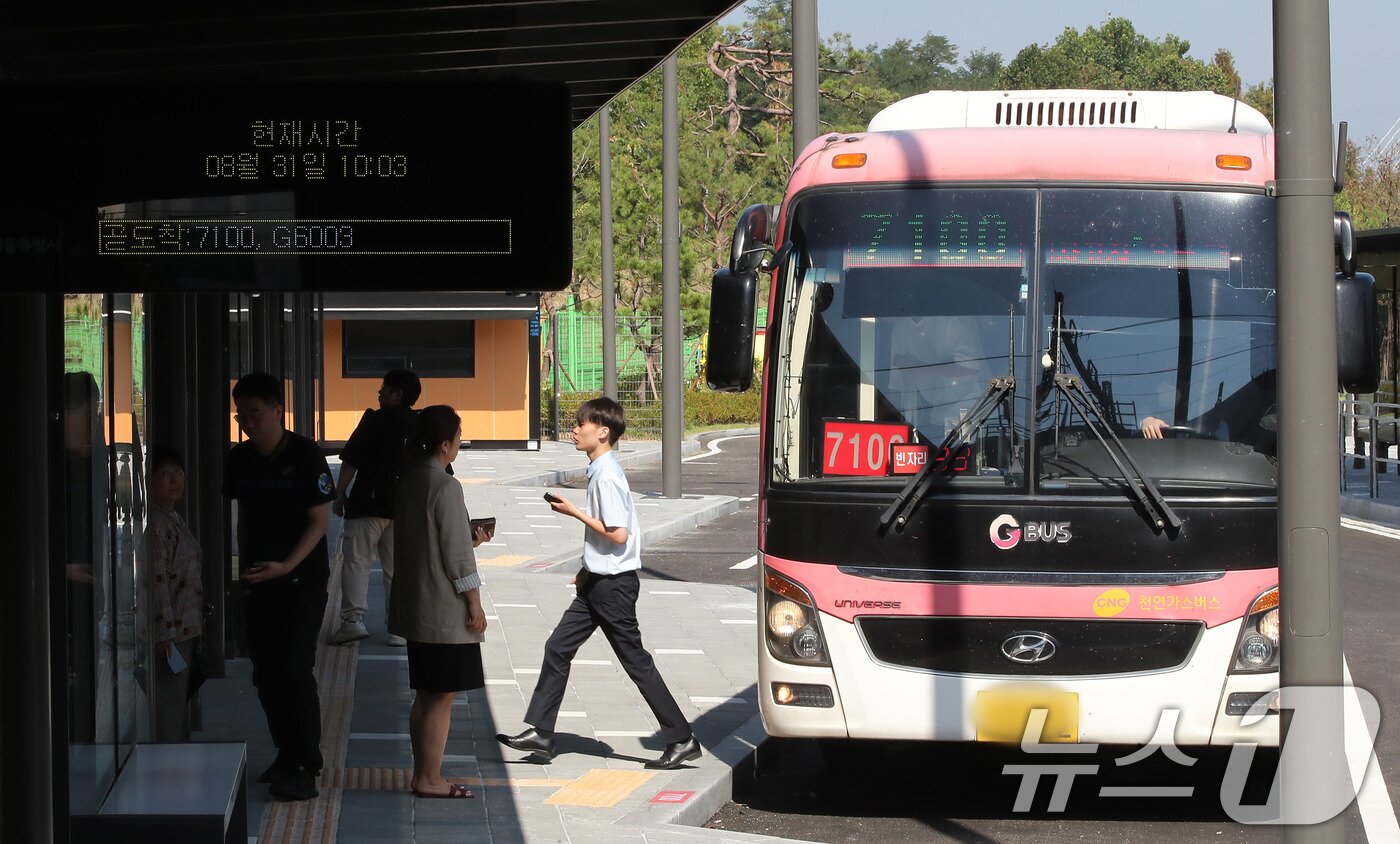 본문 이미지 - 서울 당산역 광역버스 모습. (자료사진).ⓒ 뉴스1 박세연 기자