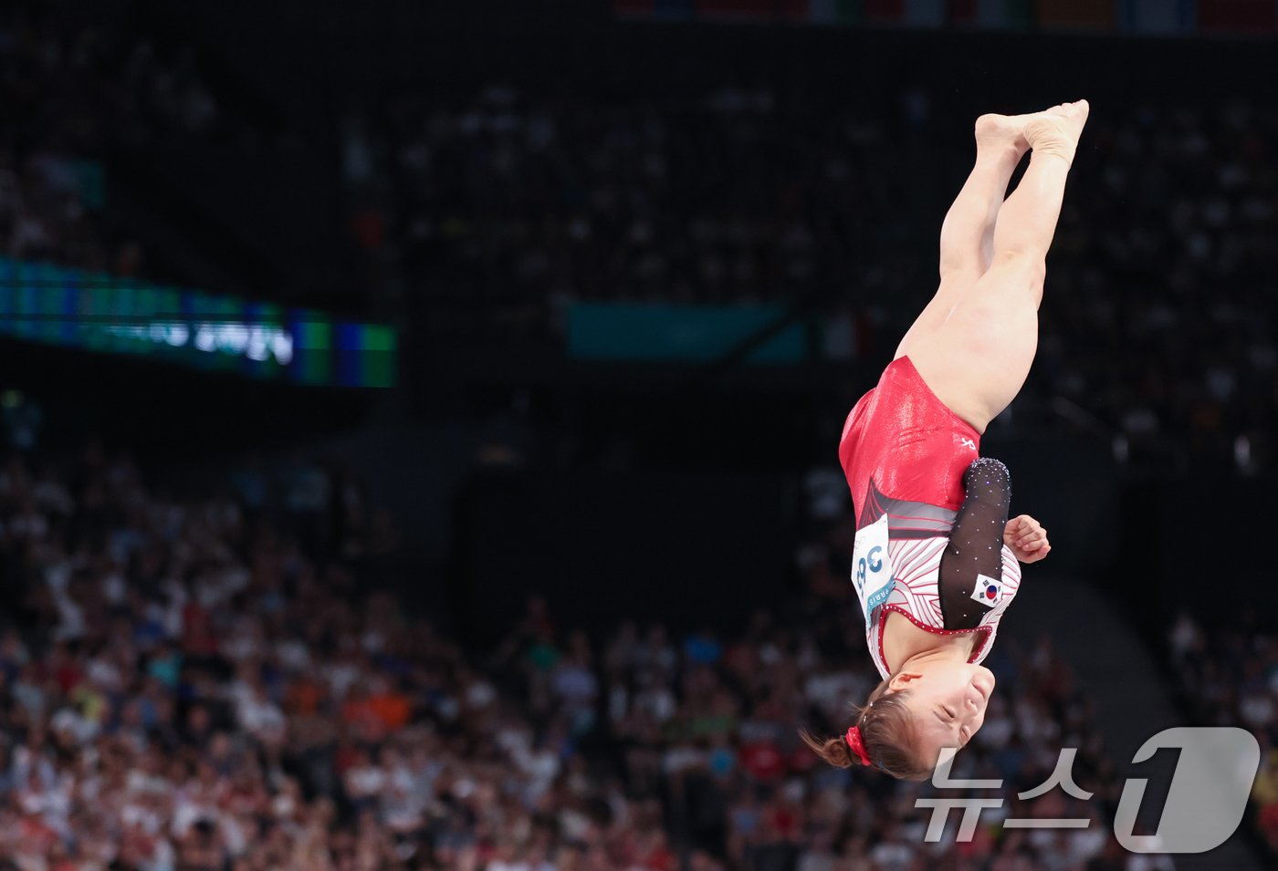 본문 이미지 - 대한민국 체조 대표팀 여서정이 3일(한국시간) 프랑스 파리 아레나 베르시에서 열린 2024 파리올림픽 기계체조 여자 도마 결승에서 연기를 펼치고 있다. 2024.8.3/뉴스1 ⓒ News1 이동해 기자