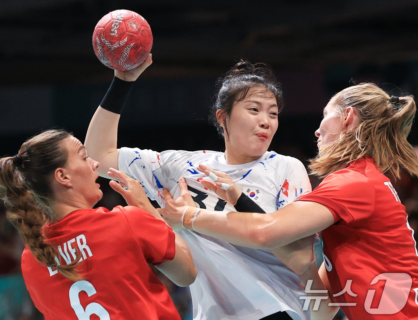 본문 이미지 - 한국과 덴마크의 파리 올림픽 A조 조별리그최종전 경기 모습. 2024.8.4/뉴스1 ⓒ News1 박정호 기자