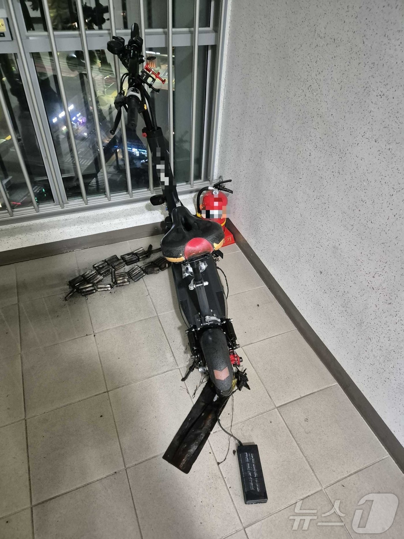 본문 이미지 - 강원 원주 지정면 전동킥보드 화재 현장.(강원도소방본부 제공) 2024.8.4/뉴스1