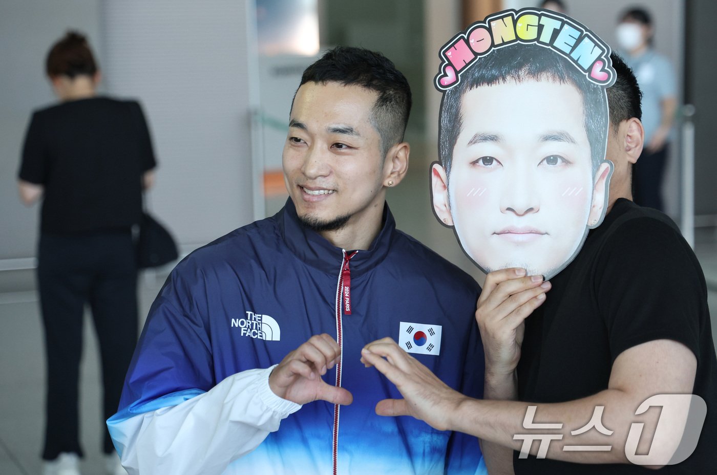 본문 이미지 - 파리 올림픽을 위해 출국하던 당시의 김홍열2024.8.4/뉴스1 ⓒ News1 신웅수 기자