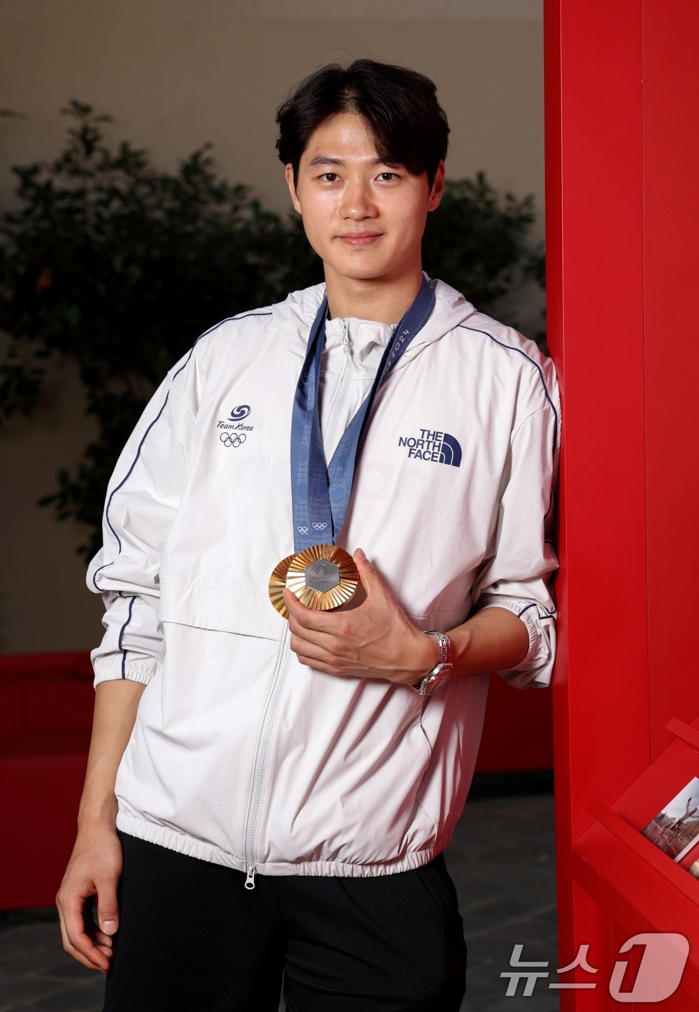 (서울=뉴스1) 박지혜 기자 = 올림픽 공식 타임키퍼 오메가는 2024 파리 올림픽 대한민국 개인 첫 금메달리스트인 오상욱에게 ‘씨마스터 다이버 300M - 파리 2024 올림픽 …