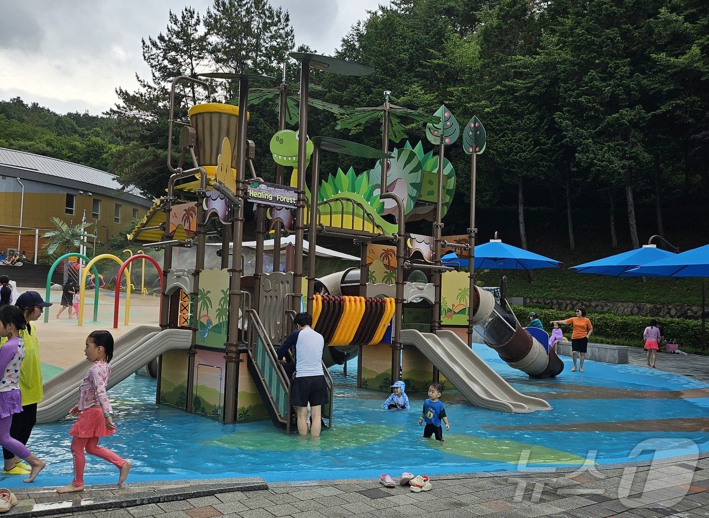 본문 이미지 - 진주 진양호 물놀이터. 2024.8.4/뉴스1 한송학기자