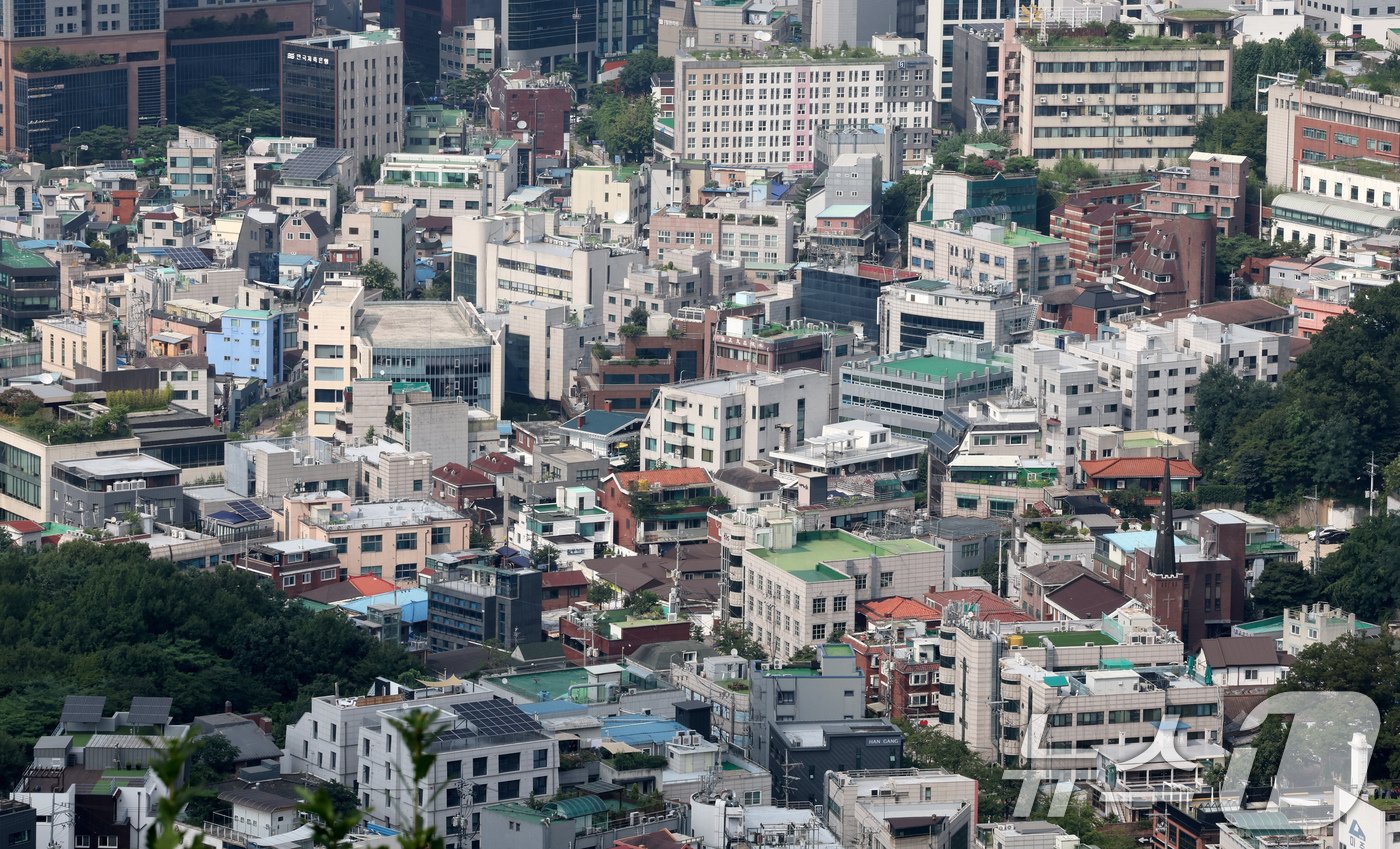 4일 오후 서울 중구 남산에서 바라본 도심에 빌라촌이 보이고 있다.2024.8.4/뉴스1 ⓒ News1 장수영 기자