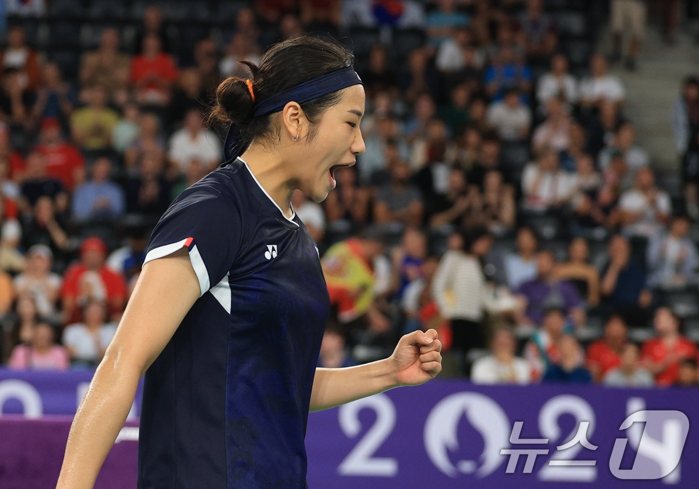 본문 이미지 - 대한민국 배드민턴 대표팀 안세영이 4일 오후(한국시간) 프랑스 파리 라 샤펠 아레나에서 열린 2024 파리올림픽 배드민턴 여자 단식 준결승 인도네시아의 그레고리아 마리스카 툰중 선수와의 경기에서 득점한 후 기뻐하고 있다. 2024.8.4/뉴스1 ⓒ News1 박정호 기자
