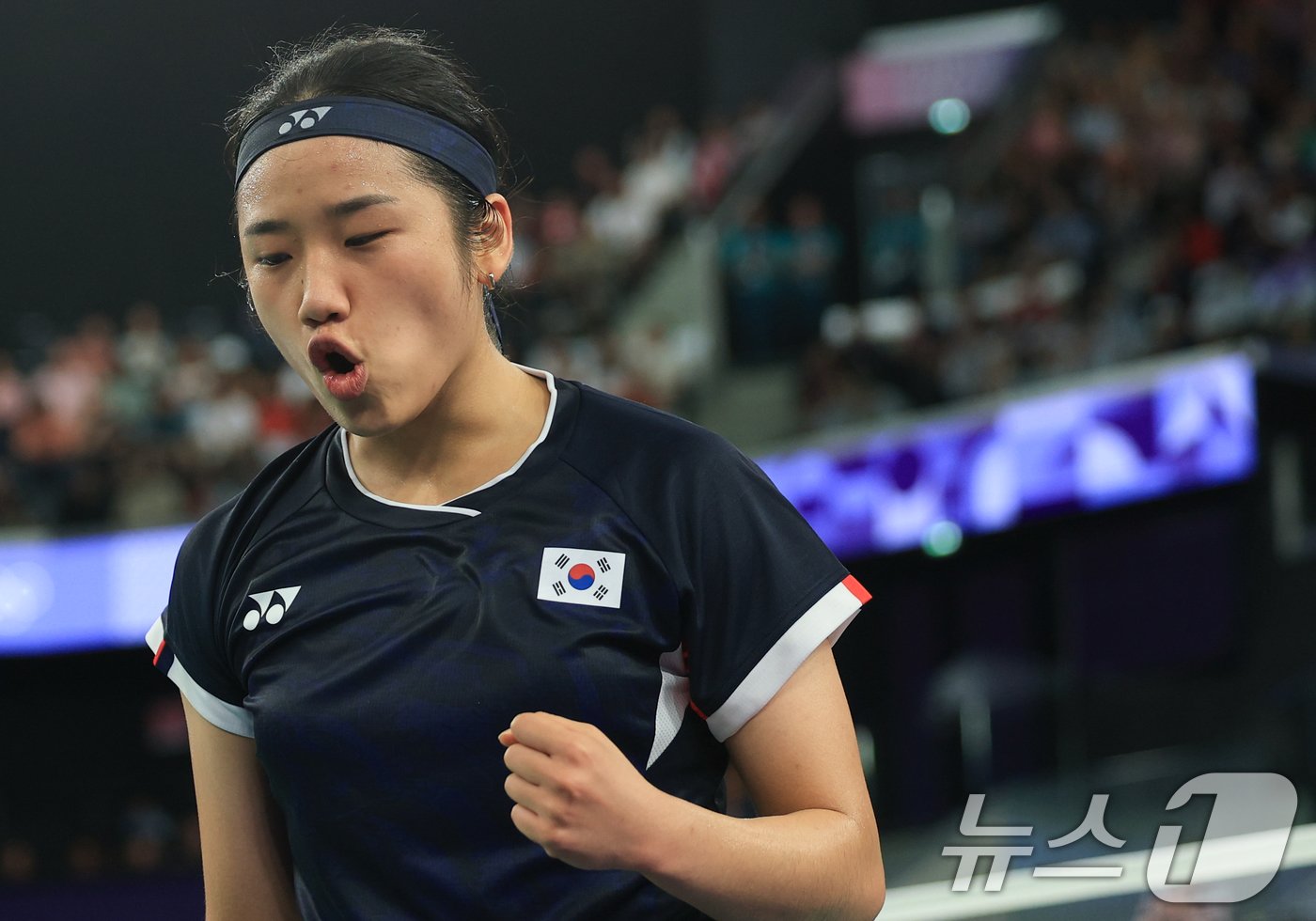 본문 이미지 - 대한민국 배드민턴 대표팀 안세영이 4일 오후(한국시간) 프랑스 파리 라 샤펠 아레나에서 열린 2024 파리올림픽 배드민턴 여자 단식 준결승 인도네시아의 그레고리아 마리스카 툰중 선수와의 경기에서 득점한 후 기뻐하고 있다. 2024.8.4/뉴스1 ⓒ News1 박정호 기자