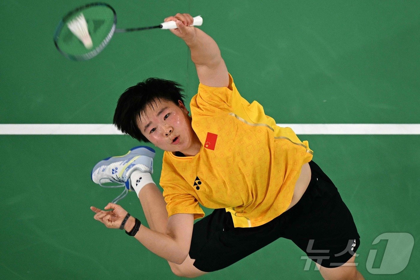 본문 이미지 - 허빙자오는 5일 2024 파리 올림픽 배드민턴 여자 단식 결승전에서 안세영과 맞붙는다. ⓒ AFP=뉴스1