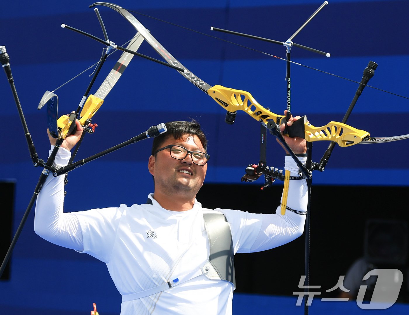 대한민국 남자 양궁 대표팀 김우진 선수가 4일 오후&#40;한국시간&#41; 프랑스 파리 앵발리드에서 2024 파리올림픽 남자 양궁 개인전 금메달 결정전 미국의 브래디 엘리슨 선수와의 경기에서 슛오프 접전 끝에 금메달을 획득한 후 기뻐하고 있다. 2024.8.4/뉴스1 ⓒ News1 박정호 기자