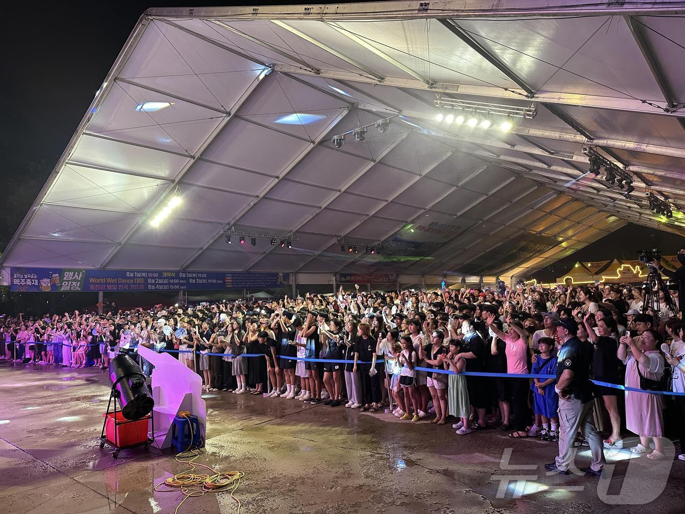 본문 이미지 - 지난달 31일부터 이달 4일까지 열린 제8회 홍천강 별빛음악 맥주축제가 단 한건의 안전사고 없이 성황리에 폐막했다.&#40;홍천문화재단 제공&#41;/뉴스1