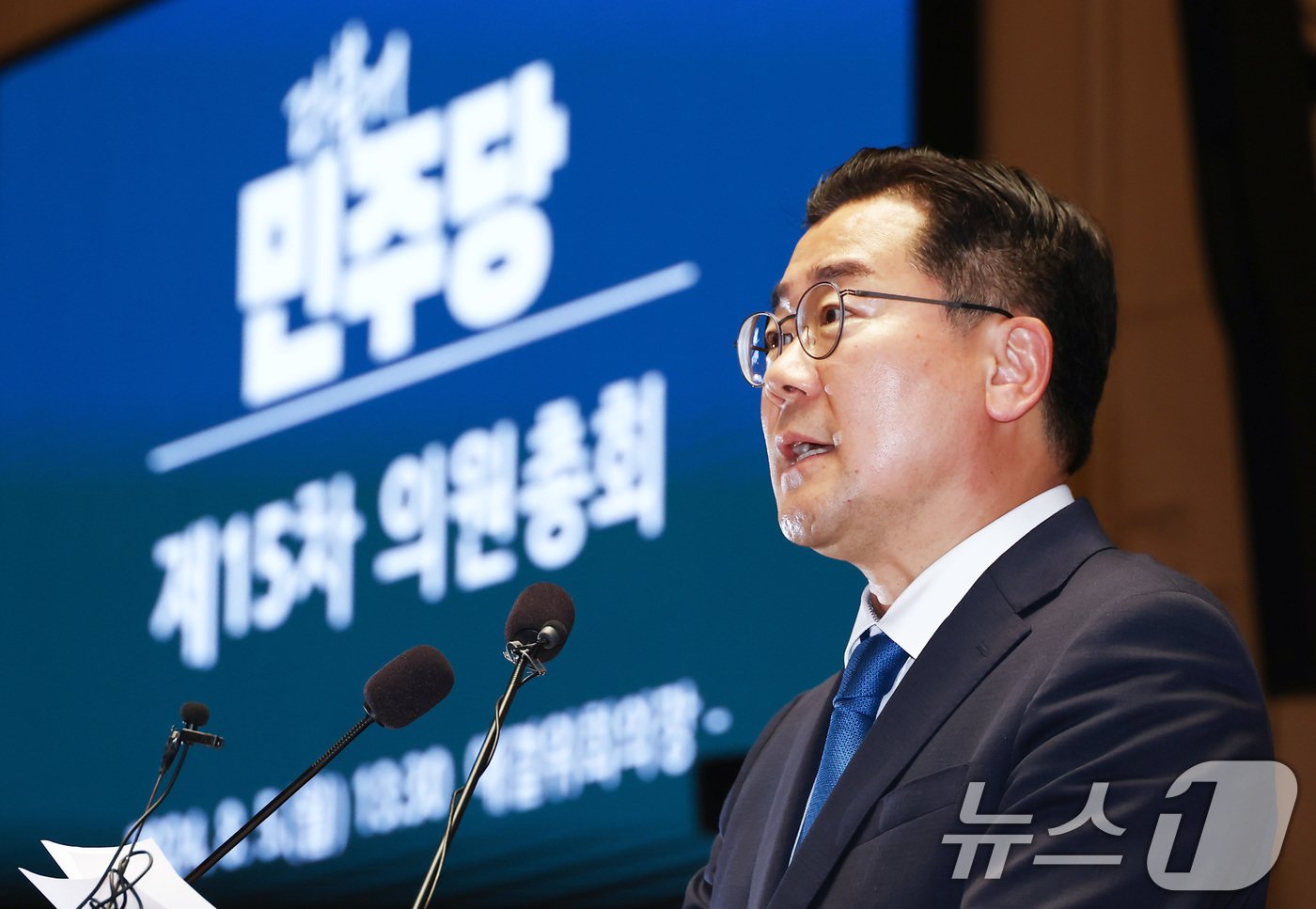 본문 이미지 - 박찬대 더불어민주당 대표 직무대행 겸 원내대표가 5일 오후 서울 여의도 국회에서 열린 의원총회에서 발언하고 있다. 2024.8.5/뉴스1 ⓒ News1 김민지 기자