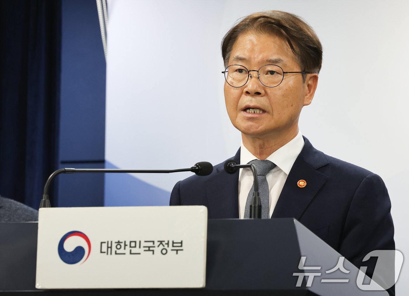 본문 이미지 - 이정식 고용노동부 장관이 5일 서울 종로구 정부서울청사에서 노동조합 및 노동관계조정법 개정안 관련 브리핑을 하고 있다. 2024.8.5/뉴스1 ⓒ News1 허경 기자