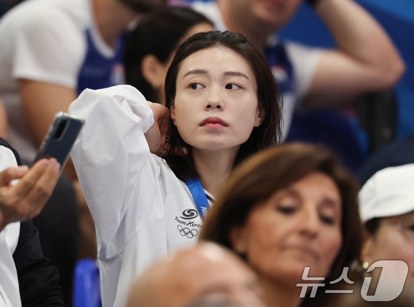 대한민국 사격 대표팀 김예지가 5일&#40;한국시간&#41; 프랑스 샤토루 슈팅 센터에서 열린 2024 파리올림픽 사격 25m 속사권총 결선에서 관전을 하고 있다. 2024.8.5/뉴스1 ⓒ News1 이동해 기자