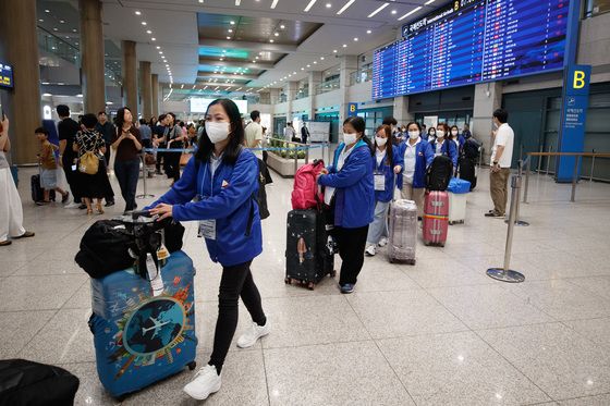 '무단이탈' 필리핀 가사관리사 2명 본국으로 강제 출국