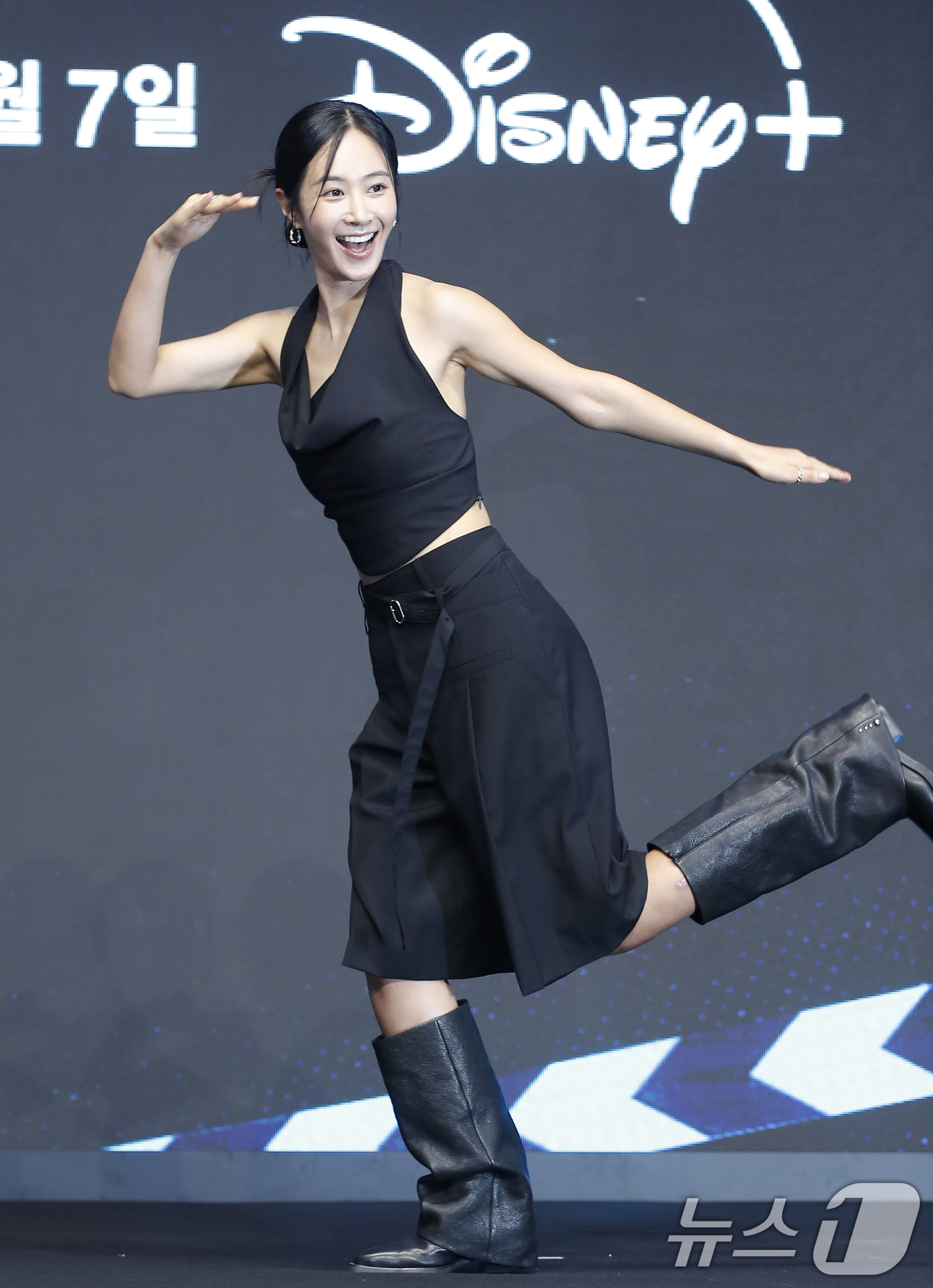 (서울=뉴스1) 권현진 기자 = 소녀시대 권유리(유리)가 6일 서울 영등포구 콘래드 호텔에서 열린 디즈니+ 오리지널 예능 ‘더 존: 버텨야 산다 시즌3’ 제작발표회에서 댄스를 선보 …