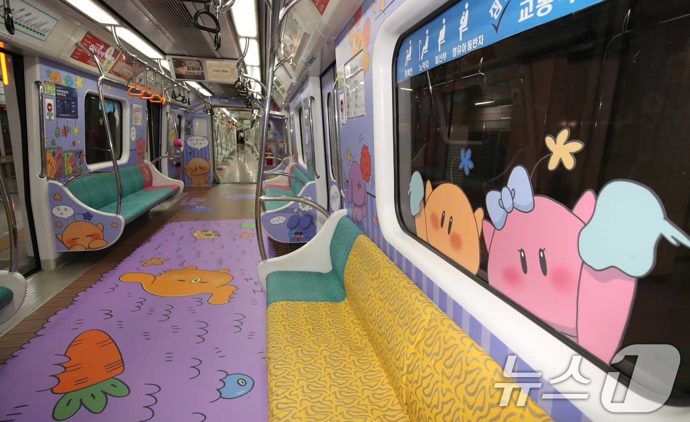 (대전=뉴스1) 김기태 기자 = 6일 대전도시철도 판암역에서 꿈씨 패밀리 테마열차 개통식이 열렸다. 사진은 꿈씨패밀리 테마열차 내부 모습.꿈씨패밀리 테마열차는 대전대학교, 대전교통 …