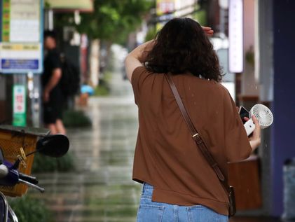 [오늘의 날씨] 부산·경남(7일, 토)…5~40㎜ 소나기 뒤 무더위 지속