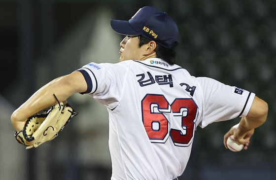 두산 '고졸 마무리' 김택연, KBO 신인상 수상…101표 중 93표 획득