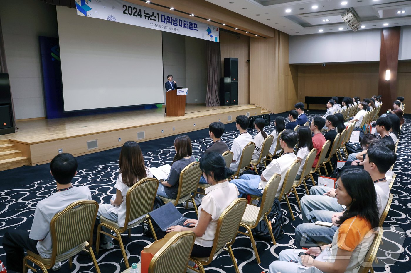 이영섭 뉴스1 대표이사가 7일 서울 종로구 SC제일은행 본사 4층 강당에서 열린 &#39;2024 뉴스1 대학생 미래캠프&#39;에서 개회사를 하고 있다. 2024.8.7/뉴스1 ⓒ News1 민경석 기자