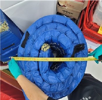 본문 이미지 - A 씨가 피해 아동을 거꾸로 넣은 매트(의정부지검 제공)/뉴스1