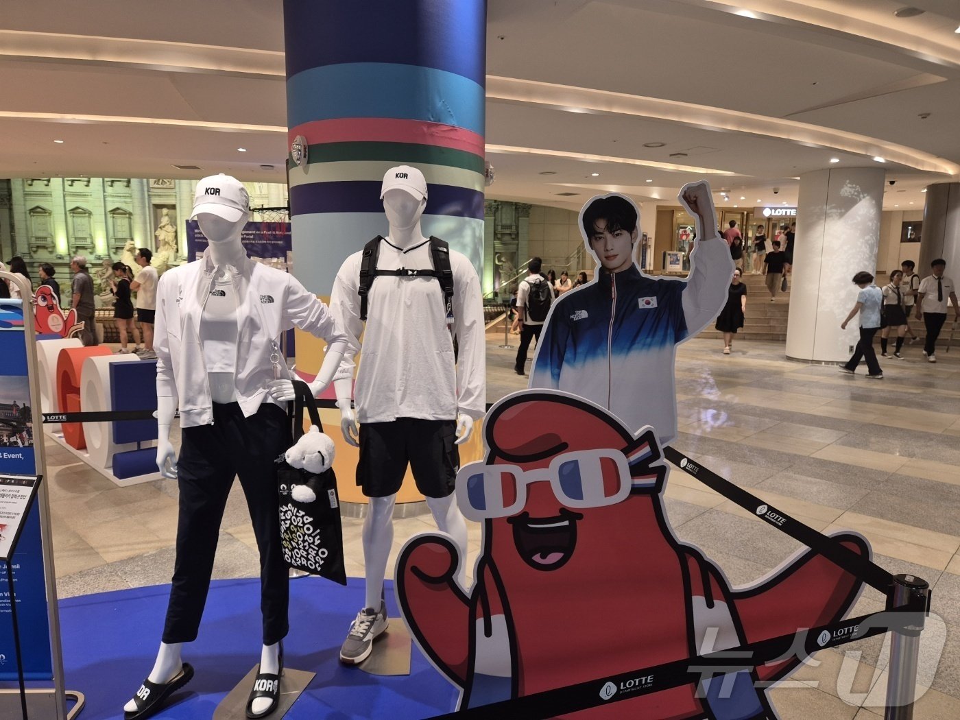 본문 이미지 - 서울 송파구 소재 롯데백화점 잠실점에서 열린 노스페이스 팀 코리아 팝업 스토어.ⓒ 뉴스1/김진희 기자.