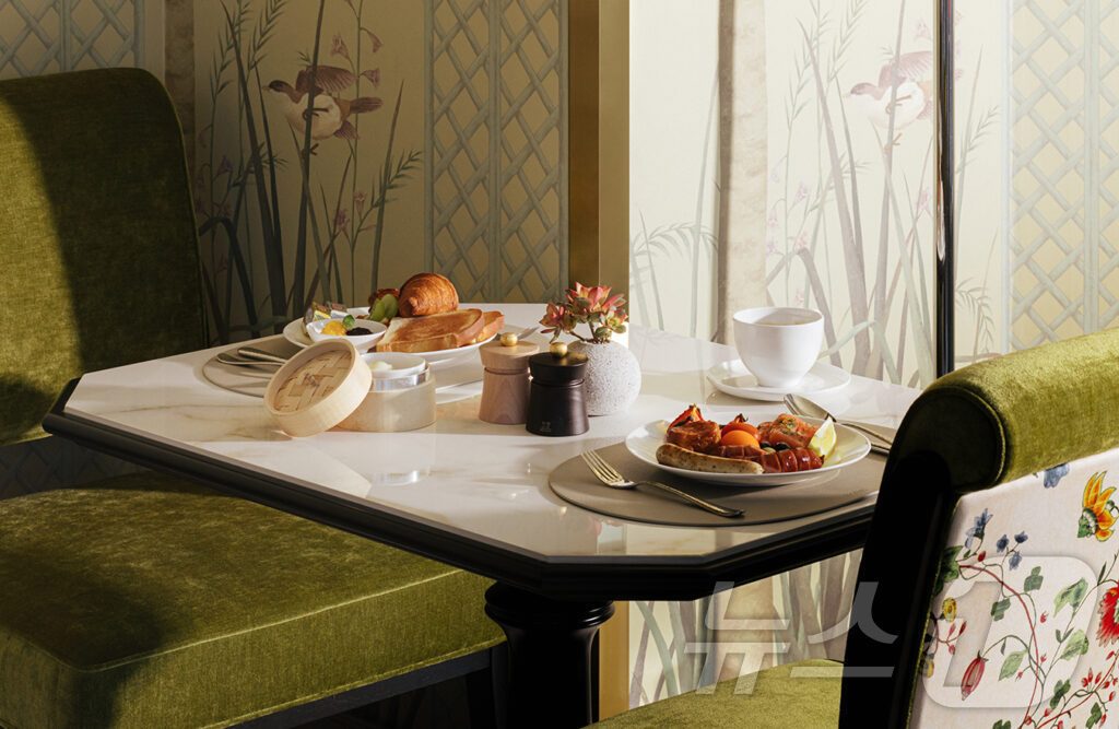 본문 이미지 - 19세기 벨에포크 시대 파리를 모티브로 개관한 부티크 라운지.(레스케이프 제공)